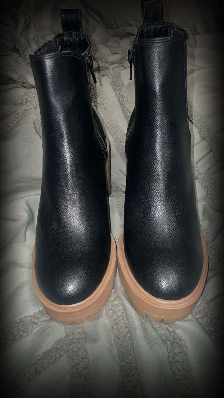 DV Dolce Vita Harlyn Black Platform Lug Sole Ankle Boots Size 7.5